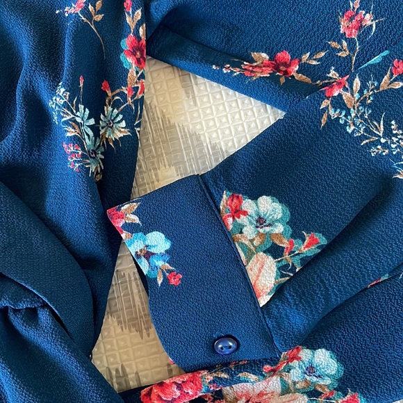 GIBSONLOOK Gibson Wrap Blouse - Picture 7 of 7